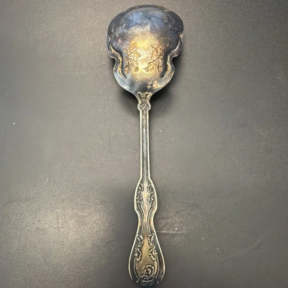 1847 Rogers Bros Charter Oak 1906 Silverplate Berry Serving Spoon